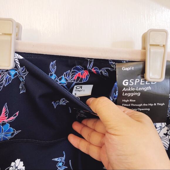 GAP Fit High-Rise Blue Floral Compression Leggings - Picture 10 of 11
